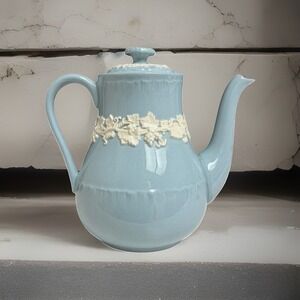 Wedgwood Queensware Shell Edge Cream on Lavender Coffee Pot ~ England EUC